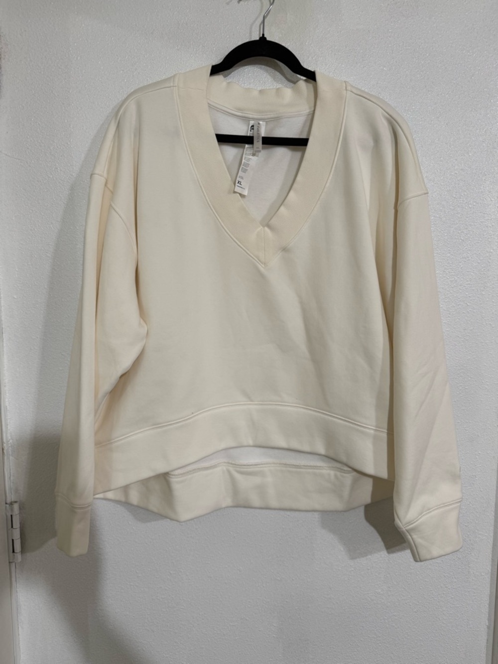 Fabletics V-Neck Cream Pullover Sweatshirt XL NWT